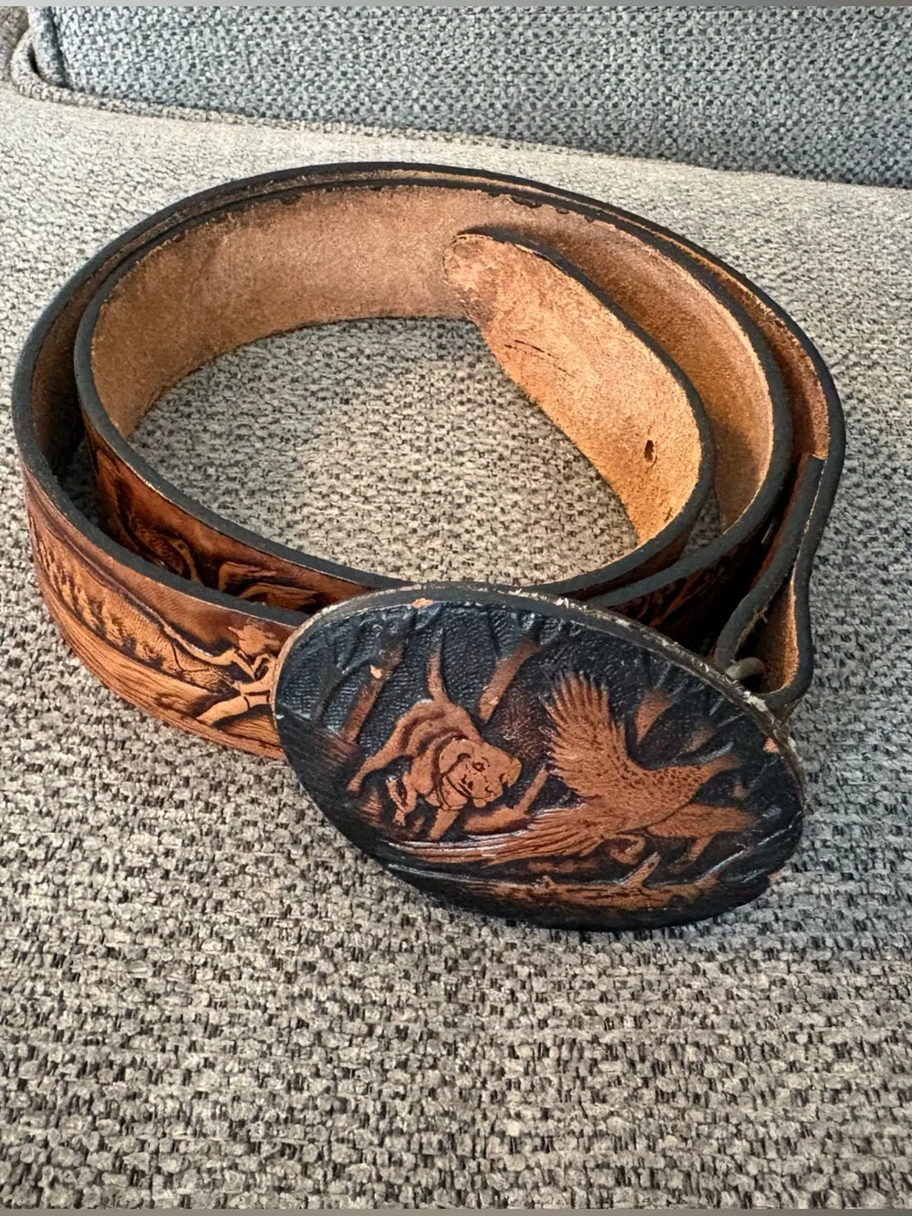 Vintage Handcrafted Leather Belt Buckle with Bird and Dog Motif - Brown